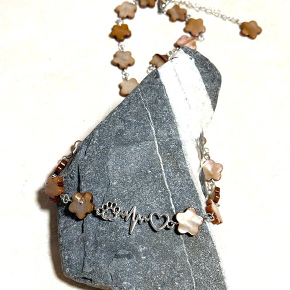 Caramel Mother of Pearl Flower Beaded Short Necklace+PawPrint Heart Beat Pendant - Picture 4 of 13
